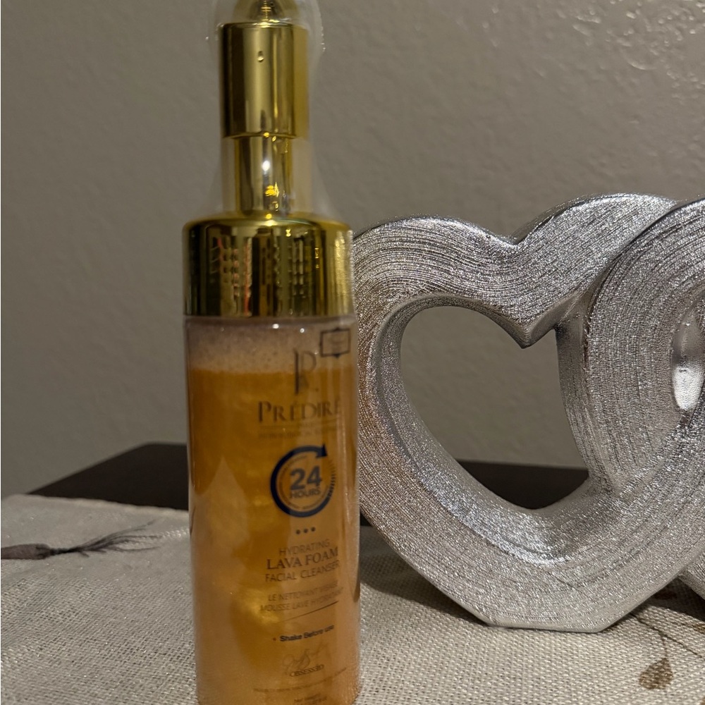 Predire Lava Foam Facial Cleanser – Hydrating 24H (Gold)